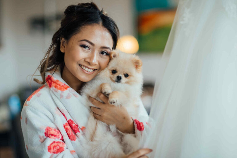 Bruden: Nitnoj og hennes Pomeranian